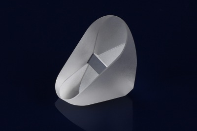 藍(lán)寶石玻璃與其他玻璃材料的區(qū)別？